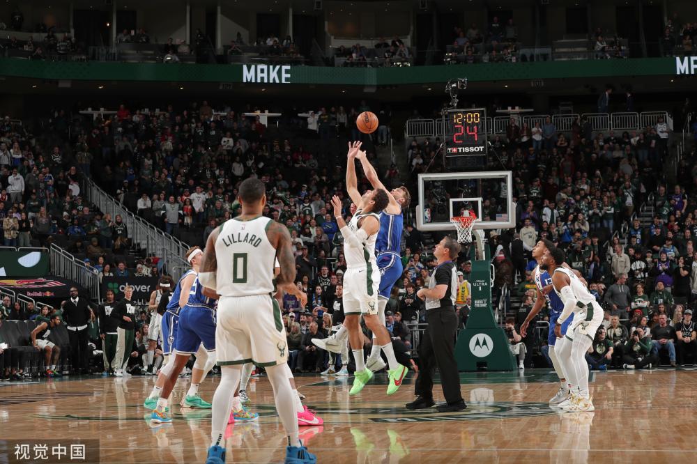 以巨大优势 以巨大优势