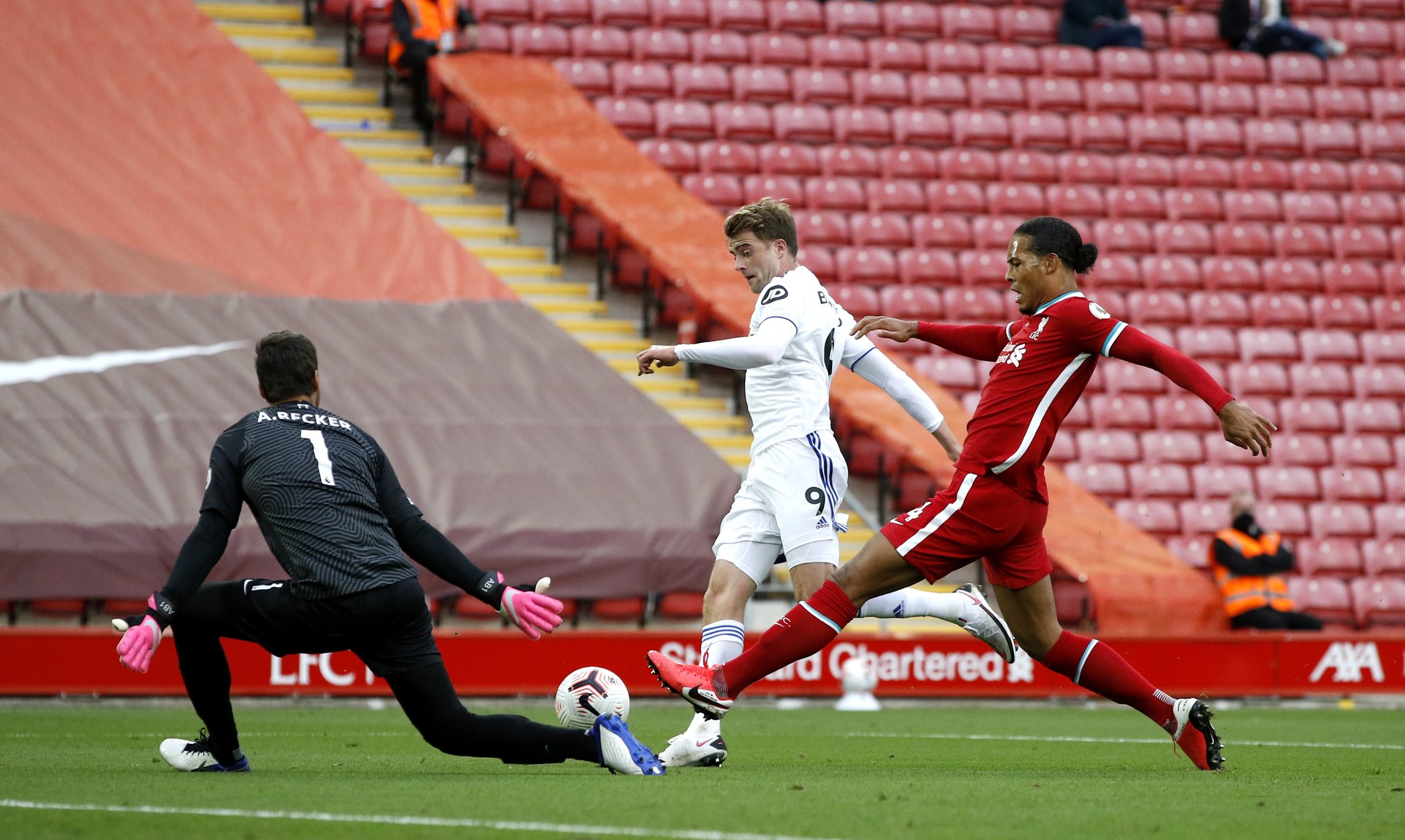 继续压制其 继续压制其