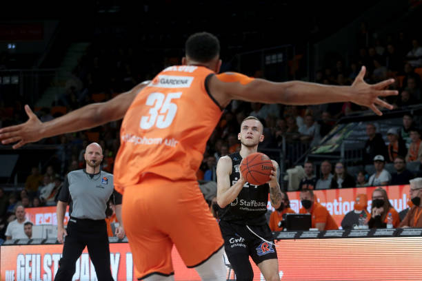 牙媒体纷纷 牙媒体纷纷